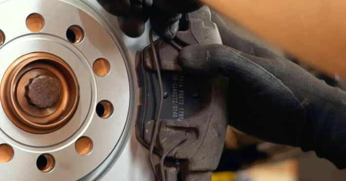 VW Golf VI Variant (AJ5) 1.4 TSI 2013 Bremsscheiben selbst wechseln - Handbuch online