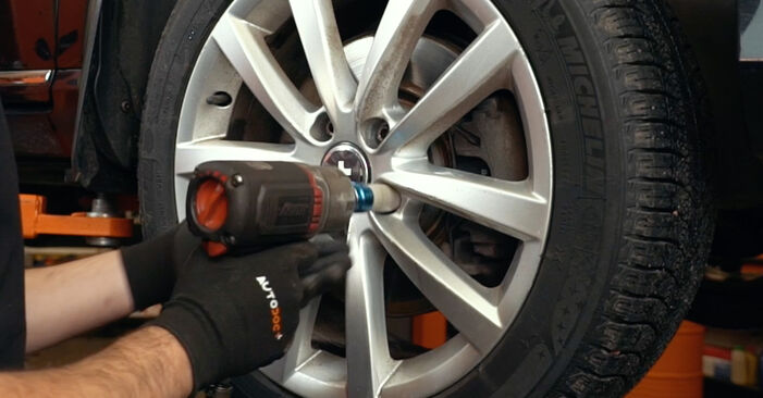 Wie VW GOLF 1.2 TSI 2013 Bremsscheiben ausbauen - Einfach zu verstehende Anleitungen online