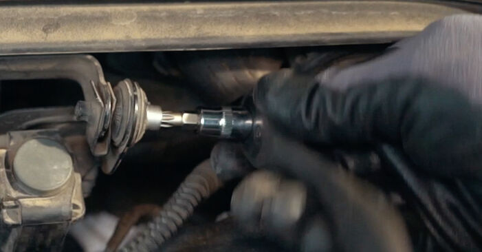 Wie schmierig ist es, selber zu reparieren: Bremsscheiben beim VW Passat B7 Alltrack 2.0 TSI 4motion 2012 wechseln – Downloaden Sie sich Bildanleitungen