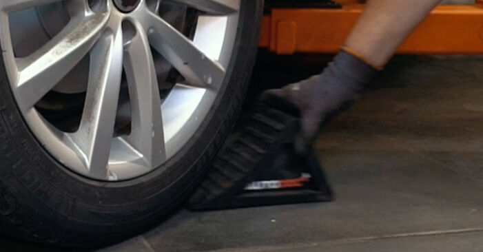 Changing Brake Discs on SEAT Alhambra (710, 711) 2.0 TDI 2013 by yourself