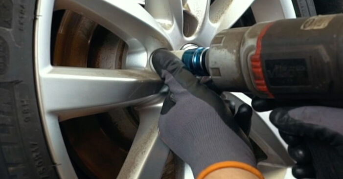 Cómo reemplazar Bieletas de Suspensión en un VW CC (358) 2.0 TDI 2012 - manuales paso a paso y guías en video