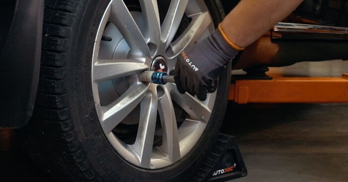 Hvordan skifte VW PASSAT 2013 Stabilisatorstag trinn–for–trinn veiledning