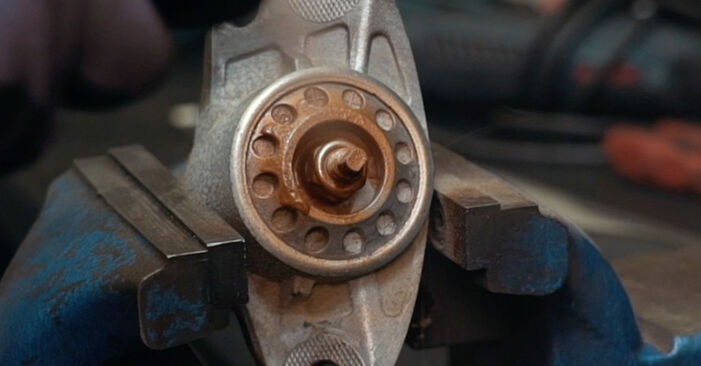 Stoßdämpfer beim VW CC 1.4 TSI 2012 selber erneuern - DIY-Manual