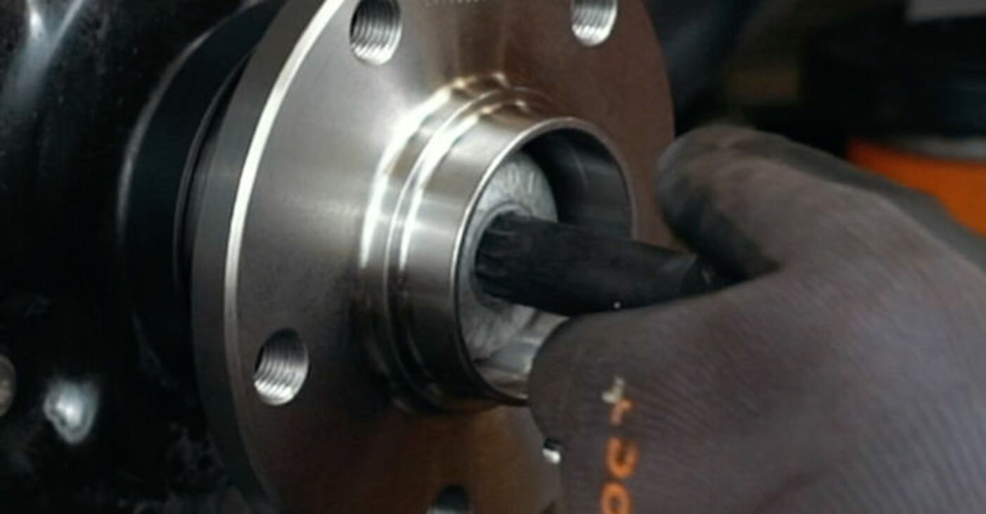 How to change rear wheel bearing on VW TIGUAN (5N_) – replacement guide