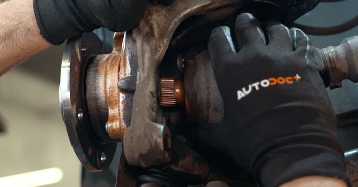 Hinweise des Automechanikers zum Wechseln von AUDI TT Roadster (8J9) 2.0 TTS quattro 2013 Radlager