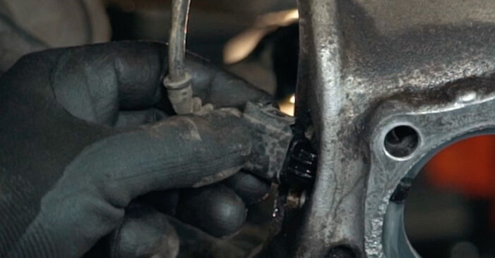 Manualul de schimb Rulment roata VW GOLF 2012 - pas cu pas