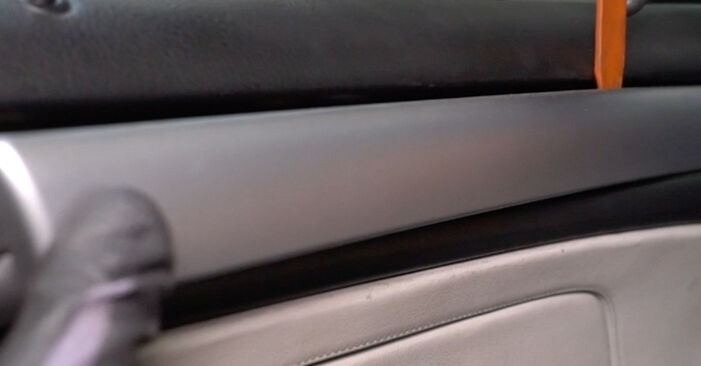 Ako vymeniť Mechanizmu zdvíhania okien na BMW 3 Compact (E46) 2001: stiahnite si PDF návody a video inštrukcie.