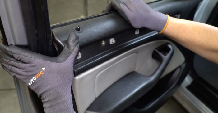 Wie lange braucht der Teilewechsel: Fensterheber am BMW E46 Cabrio 2000 - Einlässliche PDF-Wegleitung