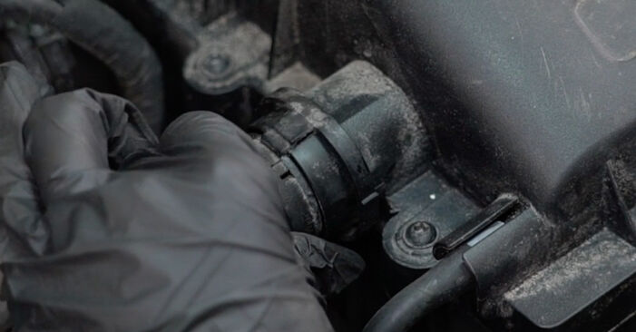 Tausch Tutorial Luftfilter am AUDI A3 Limousine (8VS, 8VM) 2013 wechselt - Tipps und Tricks