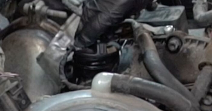 Wie lange braucht der Teilewechsel: Ölfilter am AUDI Q5 SUV Sportback (80A) 2023 - Einlässliche PDF-Wegleitung