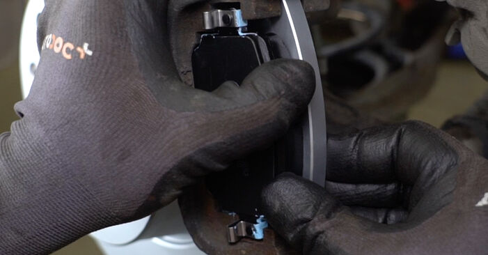 Trinn-for-trinn anbefalinger for hvordan du kan bytte Seat Leon 3 ST 2014 2.0 Cupra Bremseskiver selv