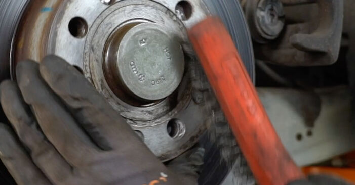 Hinweise des Automechanikers zum Wechseln von SEAT Leon Schrägheck (5F1) 1.4 TSI 2013 Bremsscheiben