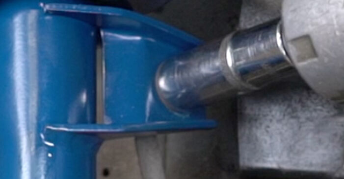 Cómo reemplazar Copelas Del Amortiguador en un AUDI A3 Sportback (8VA, 8VF) 2.0 TDI 2013 - manuales paso a paso y guías en video