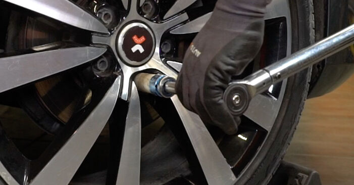 Hvordan bytte SEAT Leon Hatchback (5F1) 1.4 TSI 2013 Fjærbenslager selv – veiledning på nettet