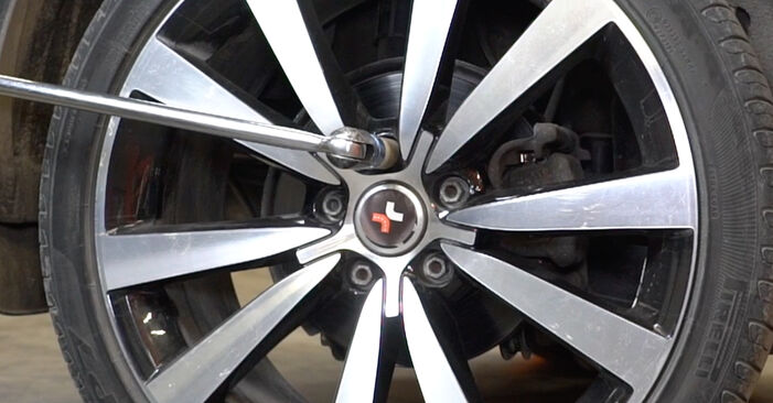 Come cambiare Supporto ammortizzatore e cuscinetto anteriore e posteriore su Audi A3 Sedan 2.0 TDI 2013 - manuali PDF e video gratuiti
