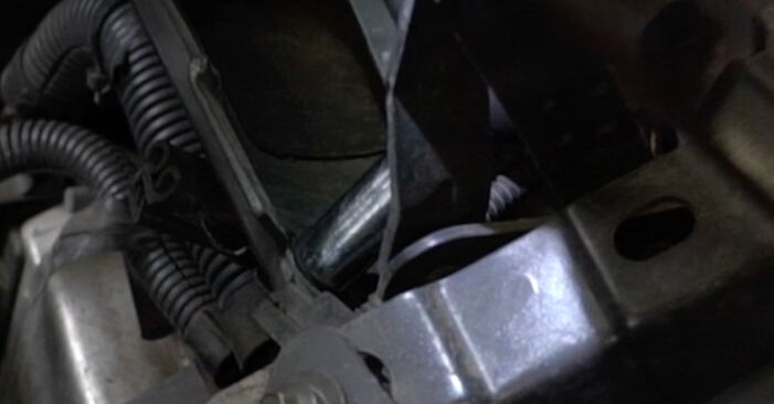 Cómo reemplazar Filtro de Habitáculo en un SEAT Alhambra (7V8, 7V9) 1.9 TDI 1997 - manuales paso a paso y guías en video