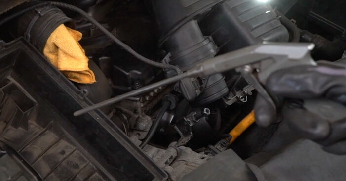 Wie problematisch ist es, selber zu reparieren: Luftfilter beim SEAT Alhambra 7M 1.9 TDI 2002 auswechseln – Downloaden Sie sich bebilderte Tutorials