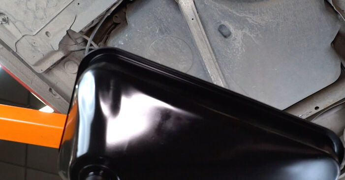 Audi A1 Sportback 1.2 TFSI 2013 Fuel Filter replacement: free workshop manuals