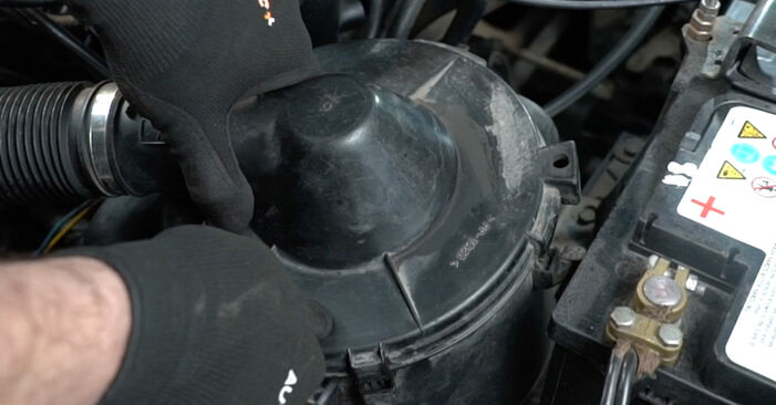 Zamenjajte Zracni filter na Peugeot 205 2 1997 1.7 Diesel sami