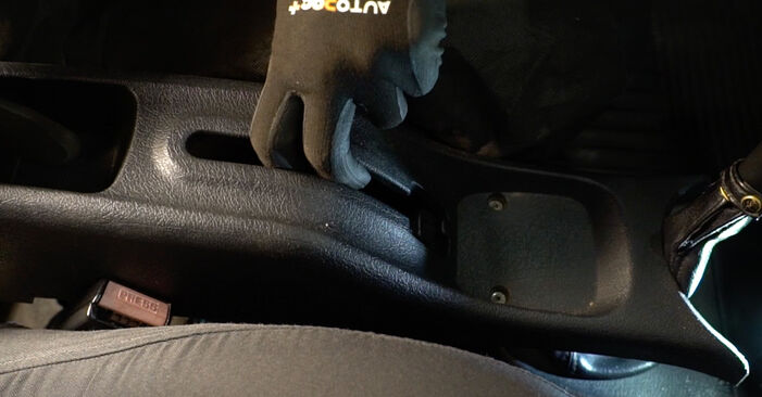 Wie problematisch ist es, selber zu reparieren: Bremstrommel beim Peugeot 406 Kombi 2.0 HDi 110 2002 auswechseln – Downloaden Sie sich bebilderte Tutorials