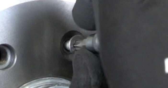 Trinn-for-trinn anbefalinger for hvordan du kan bytte Peugeot 306 Cabrio 1998 1.8 16V Bremsetrommel selv