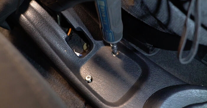 Schritt-für-Schritt-Anleitung zum selbstständigen Wechsel von Peugeot 405 Limousine 1997 2.0 T 16 X4 Bremsbeläge für Trommelbremsen