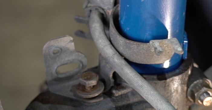 Wie kompliziert ist es, selbst zu reparieren: Stoßdämpfer am Peugeot 306 Kombi 1.8 2000 ersetzen – Laden Sie sich illustrierte Wegleitungen herunter