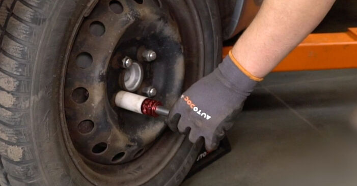 Toyota Yaris NCP 15 1.3 (NSP150_) 2015 Bremsscheiben wechseln: Gratis Reparaturanleitungen