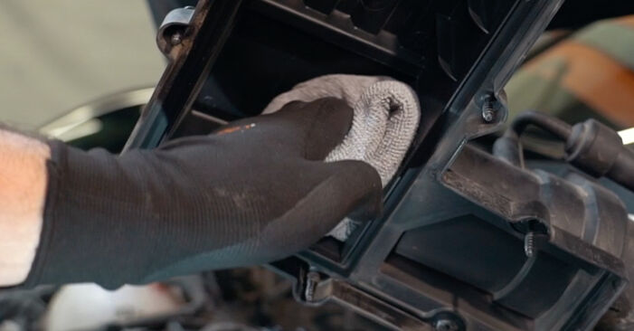 Wie man Luftfilter am AUDI TT Coupe (8J3) 2011 wechselt – Laden Sie sich PDF-Wegleitungen und Videoanweisungen herunter