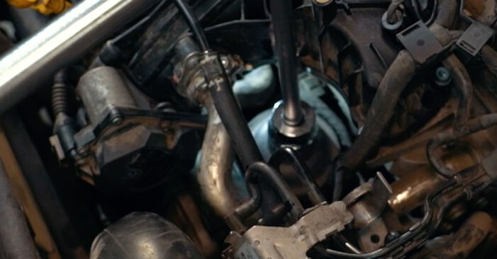 Wechseln Ölfilter am VW Golf VI Cabrio (517) 1.4 TSI 2014 selber