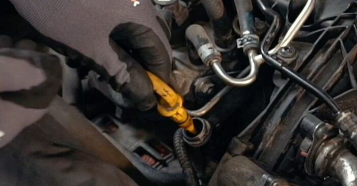 SEAT IBIZA SPORTCOUPE Box Body / Hatchback (6J1) 1.2 2010 Ölfilter wechseln: Gratis Reparaturanleitungen