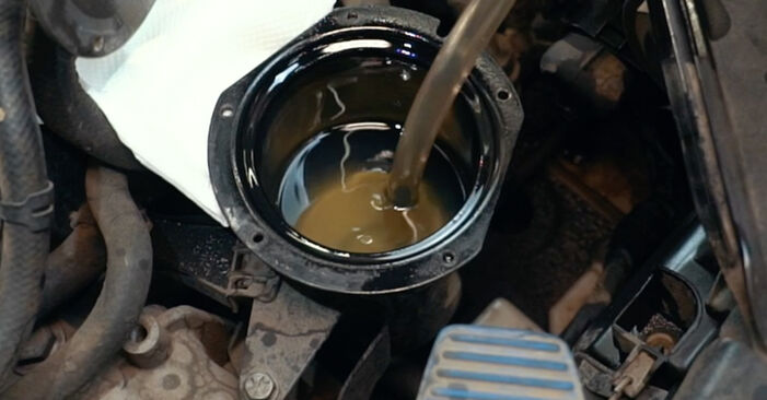 Hvordan skifte Drivstoffilter på SEAT Alhambra (710, 711) 2015: Last ned PDF- og videoveiledninger
