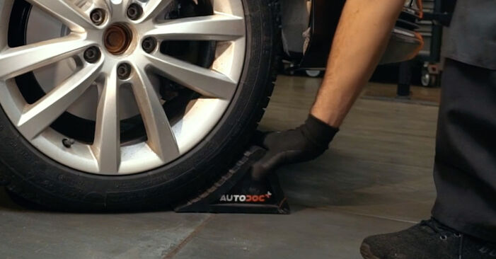 Hvordan bytte ABS Sensor på SEAT Alhambra (710, 711) 2.0 TDI 2013 selv