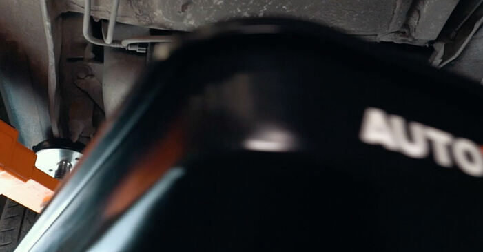 Substituição de Dacia Duster Van 1.5 dCi 2013 Filtro de Combustível: manuais gratuitos de oficina