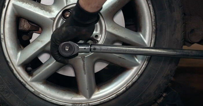 Changing Brake Pads on RENAULT Wind Convertible 1.2 2013 by yourself