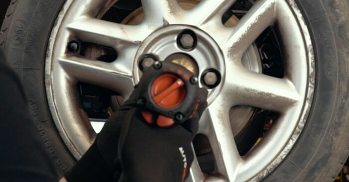 Slik bytter du RENAULT Wind Cabrio 1.2 2011 Bremseklosser selv – trinn-for-trinn veiledninger og videoer