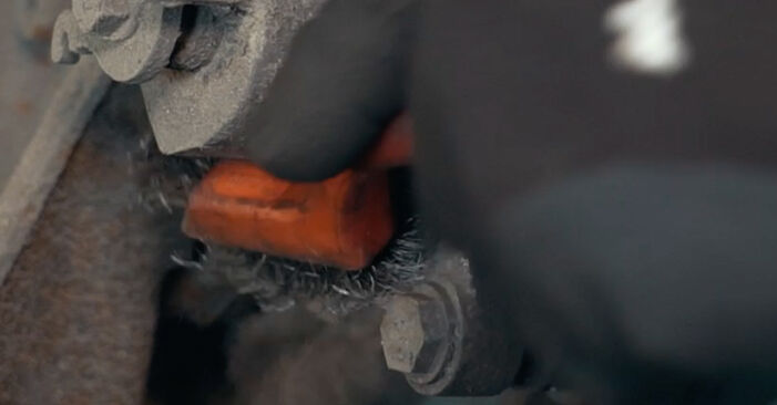 Hvordan bytte Bremseklosser på RENAULT Wind Cabrio 1.2 2013 selv
