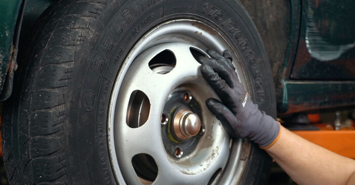 Wie problematisch ist es, selber zu reparieren: Bremstrommel beim Seat Ibiza 6k 1.4 16V 1999 auswechseln – Downloaden Sie sich bebilderte Tutorials