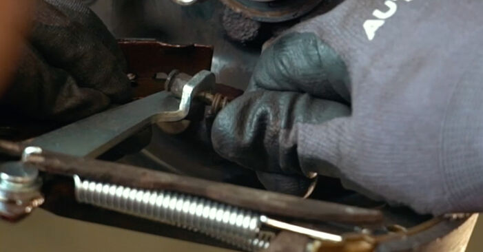 Wie kompliziert ist es, selbst zu reparieren: Bremsbacken am Seat Arosa 6h 1.4 2003 ersetzen – Laden Sie sich illustrierte Wegleitungen herunter
