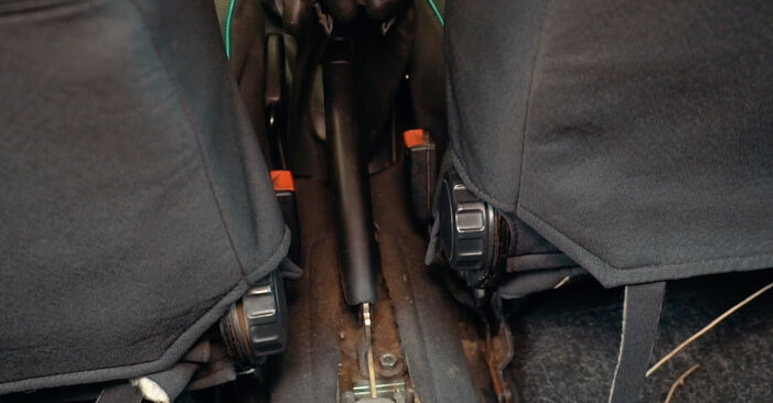 Tauschen Sie Bremsbacken beim Seat Toledo 1L 1992 1.9 TDI selber aus
