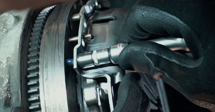 Wie schmierig ist es, selber zu reparieren: Kupplungssatz beim Seat Ibiza 6k 1.4 16V 1999 wechseln – Downloaden Sie sich Bildanleitungen