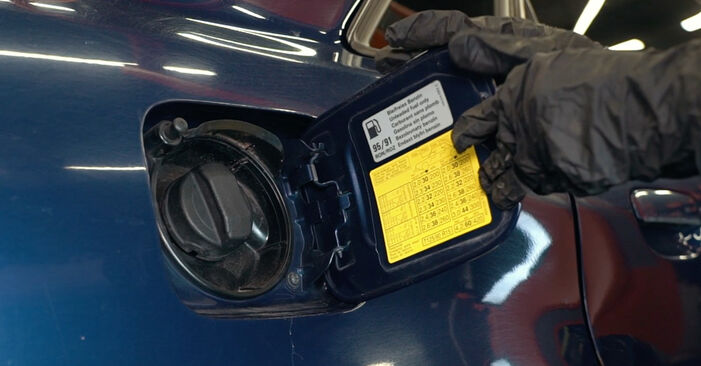 Wie man Kraftstofffilter am Seat Ibiza 021A 1984 ersetzt - Kostenfreie PDF- und Videotipps