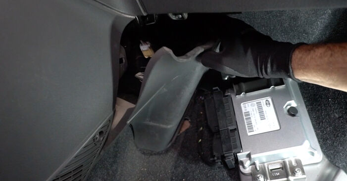 2011 Abarth 500С Cabrio wymiana Filtr powietrza kabinowy: darmowe instrukcje warsztatowe