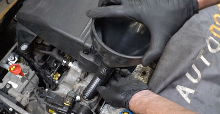 How to change Oil Filter on FIAT Fiorino MPV (225) 2007 - free PDF and video manuals