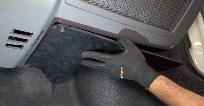 Wie lange braucht der Teilewechsel: Innenraumfilter am Porsche Cayenne 955 2010 - Einlässliche PDF-Wegleitung
