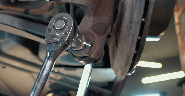 Wie schmierig ist es, selber zu reparieren: Querlenker beim BMW E36 Cabrio 323 i 1999 wechseln – Downloaden Sie sich Bildanleitungen
