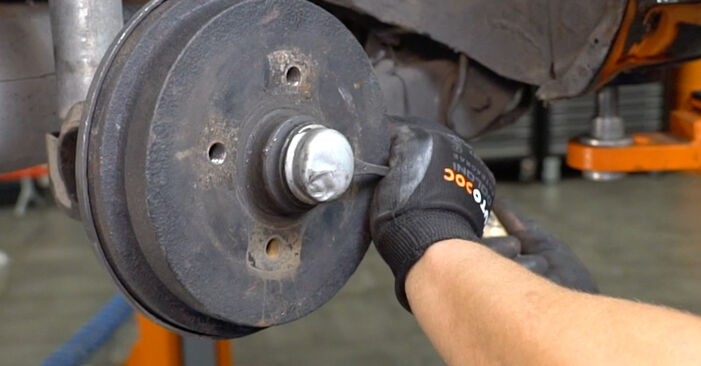 Changing Brake Shoes on SEAT Ibiza II (6K1) 1.8 T 20V Cupra 1996 by yourself