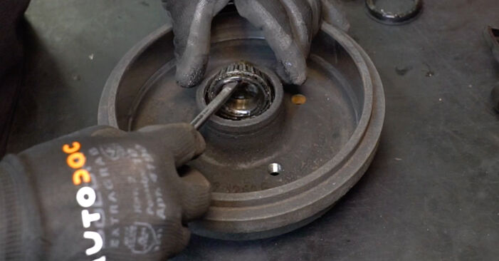PORSCHE 924 2.0 Wheel Bearing replacement: online guides and video tutorials