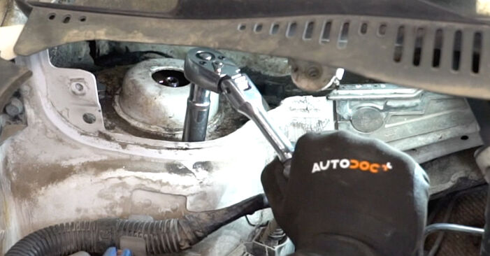 Kā nomainīt Amortizatoru Atbalsta Gultņi AUDI TT Coupe (8J3) 2011 - lejupielādējiet PDF rokasgrāmatas un video instrukcijas