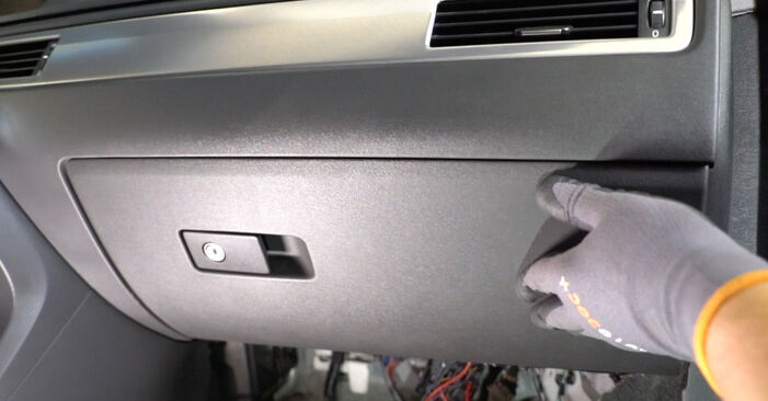 Changing Pollen Filter on VOLVO S60 II (134) 2.0 D4 2013 by yourself
